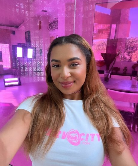 Babi Star high quality model images