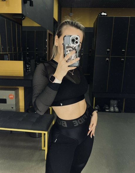 Charevna model perfect image