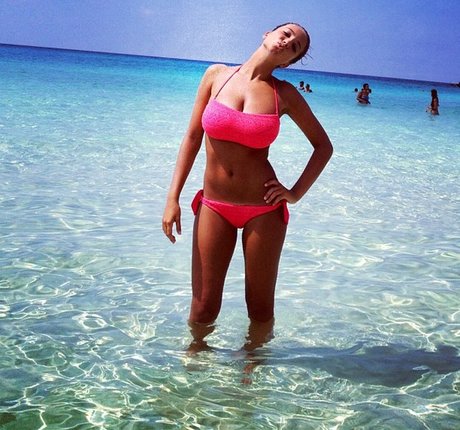 Cleo Bracchi naked model pics