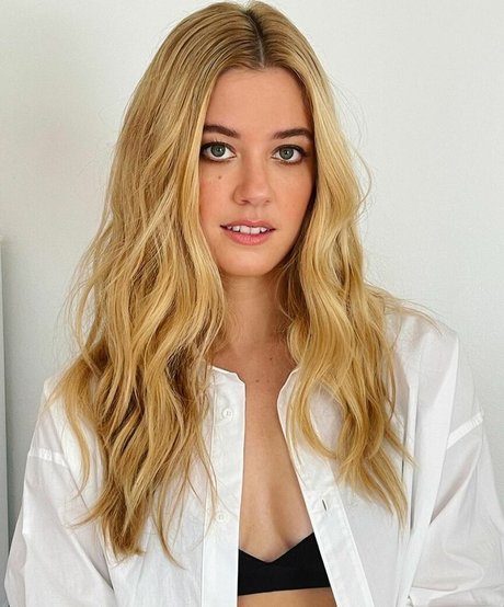 Mallory Bechtel art actress image