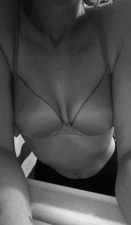 thereallindseyluna art model archive