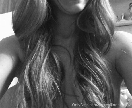 thereallindseyluna model nudes pictures
