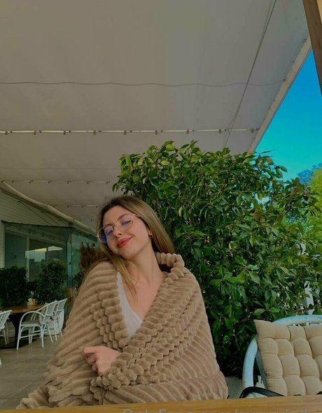 sunnyjully nude model pic