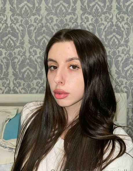 sunnyjully naked model pics