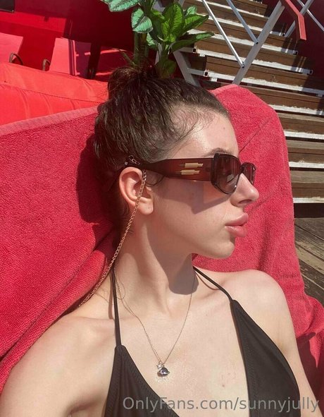 sunnyjully top star img