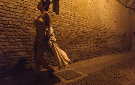 Sara Noli naked actress pic