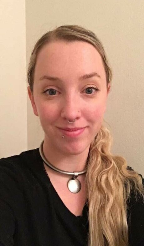 HotwifeAly exclusive actress images