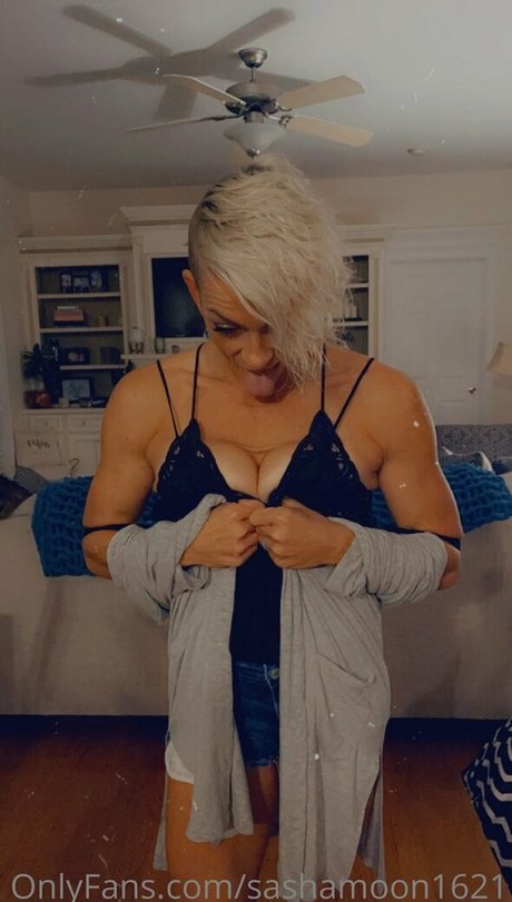 sashamoon1621 model erotic img