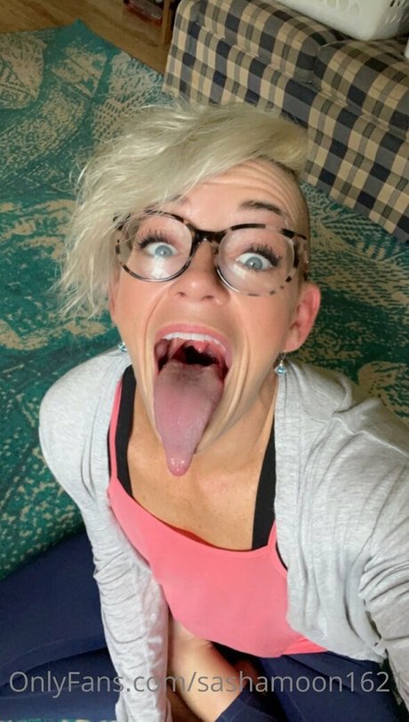 sashamoon1621 pornstar erotic pictures