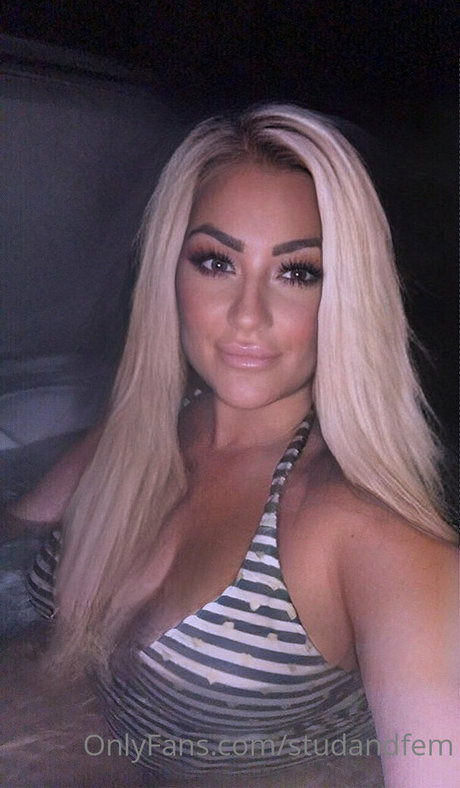 reallesbiansx pornographic model pic