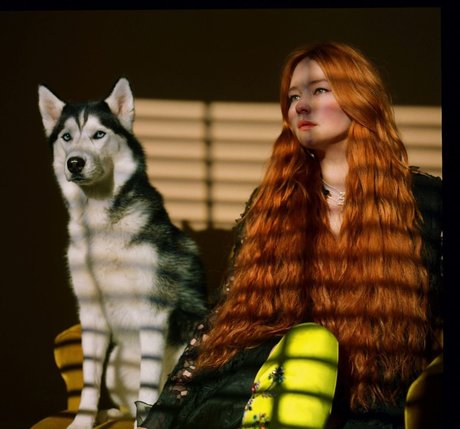 Haley Bennett hot star photo