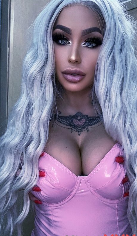 hot mum skyler beautiful model image