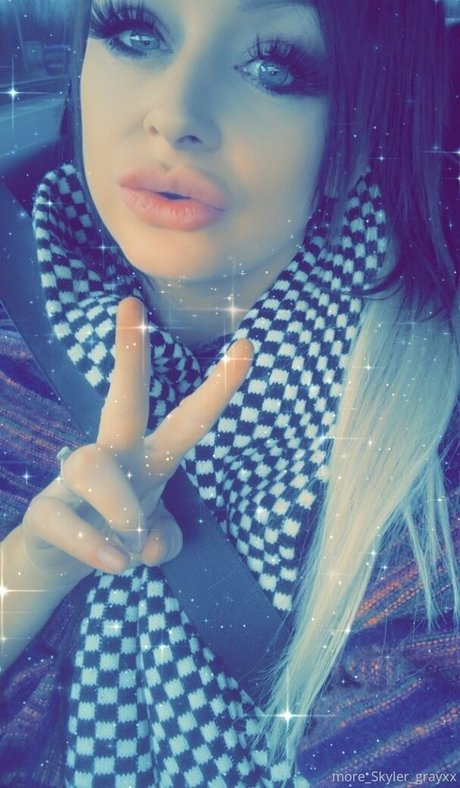 hot mum skyler pretty model pic