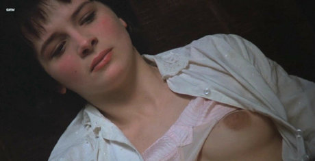 Juliette Binoche sexy star pic