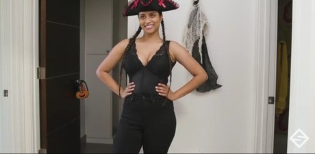 Lilly Singh hot model pic