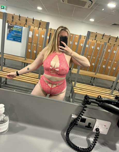 curvykgirl sexy pornstar image