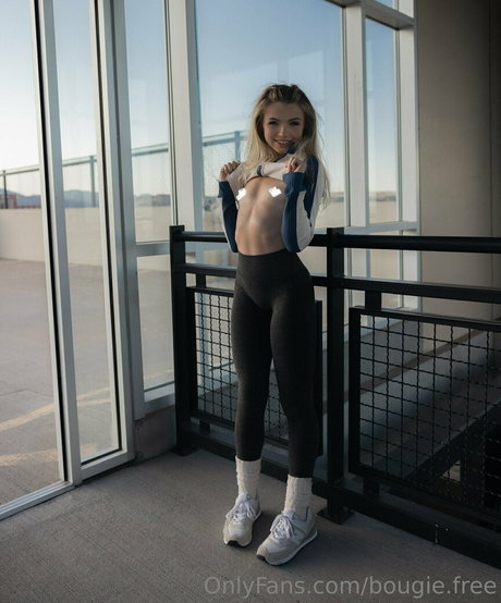 bougie free naked model picture