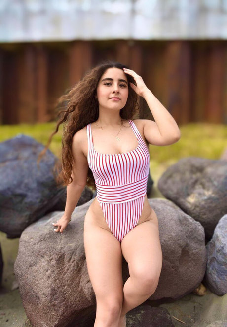 Sassi Zavala sexy star gallery