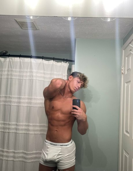 jakesanent model nude pictures