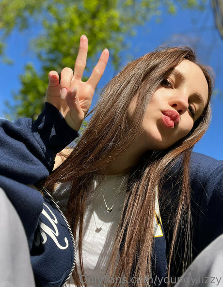 youngy lizzy nice pornstar gallery