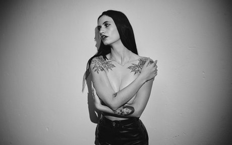 inseniity sex star pic