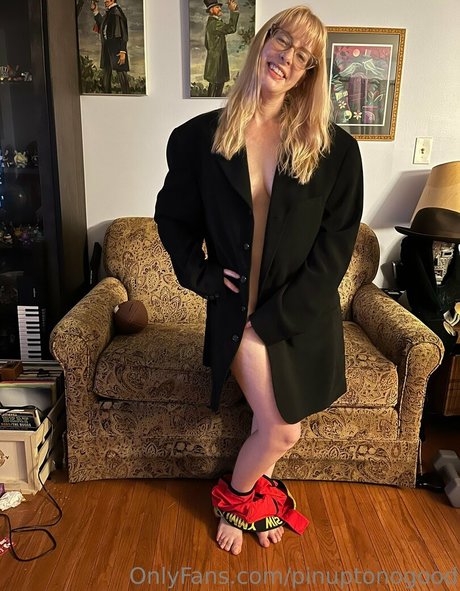 pinuptonogood model sex photos