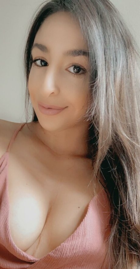 amialovesall19 erotic model archive