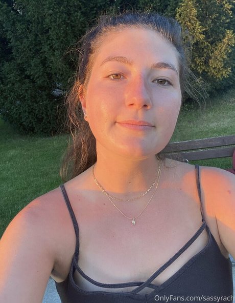 sassyrach pretty model pic