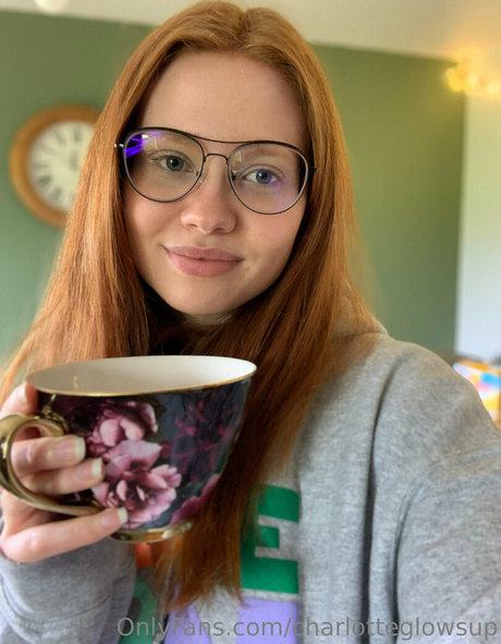 charlotteglowsup model hd image