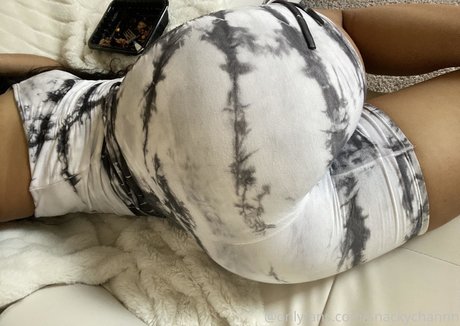 Snackychannn art star archive