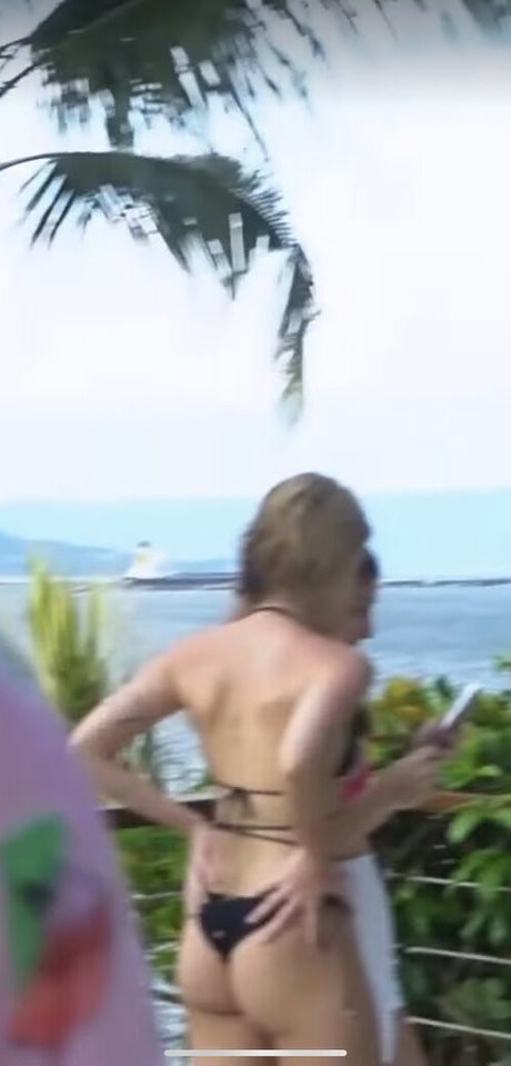 Loud Thaiga star erotic image