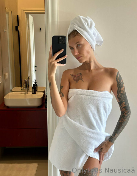 prekvrti nude model images