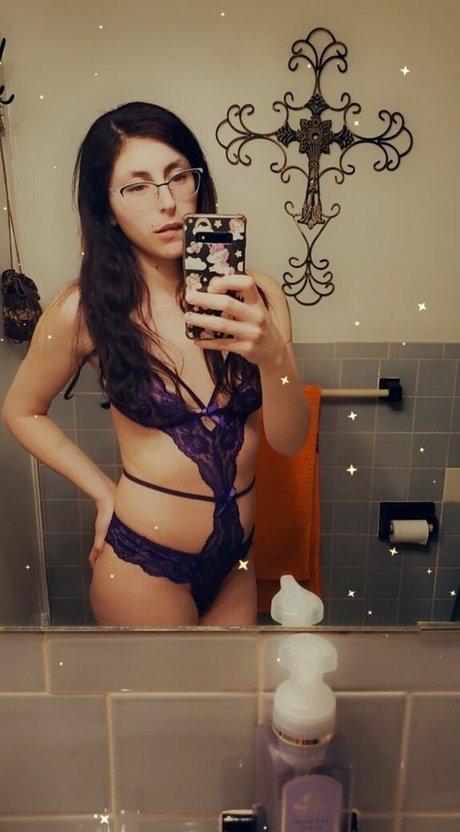 littleeevee66 model adult pic