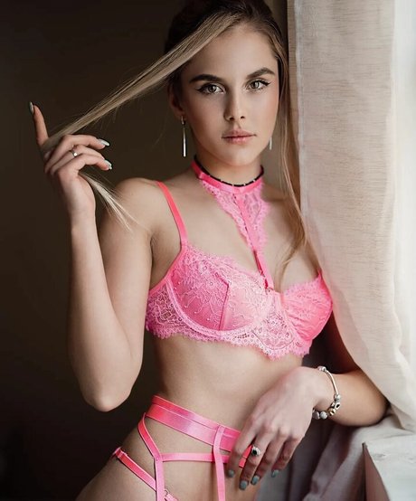 Daniela Yang star nice img