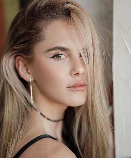 Daniela Yang star art archive