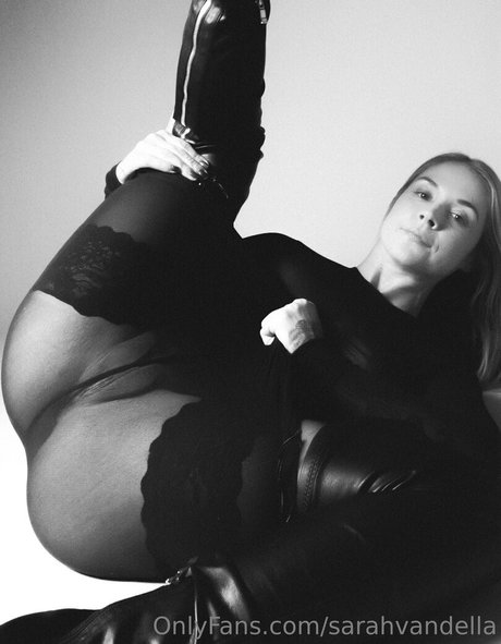 Sarahvandella beautiful actress picture