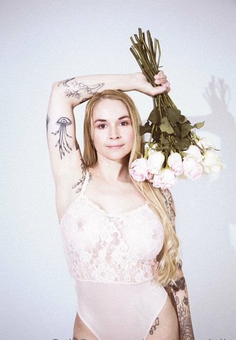 Sarahvandella beautiful pornstar galleries