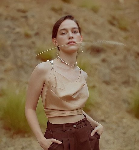 Victoria Pedretti model xxx gallery