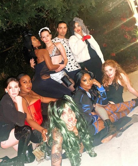 Victoria Pedretti nude model pics