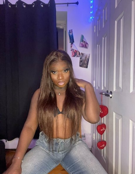 sissy serayah nude model photo