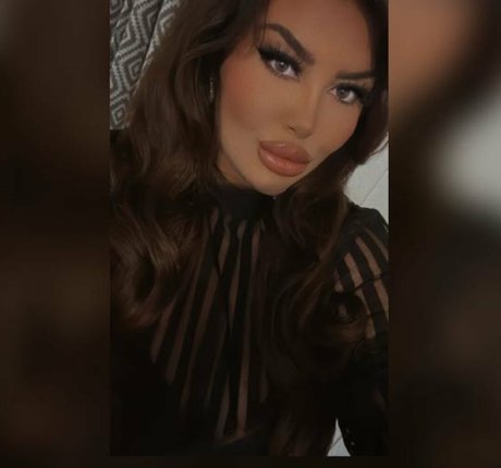 ElleHutchx star perfect archive