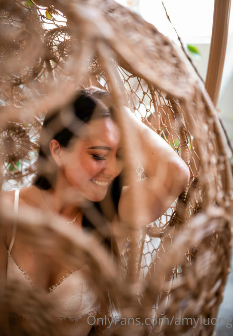 Amy Luong art model pictures