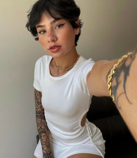 Isis Rodrigues beautiful star pic