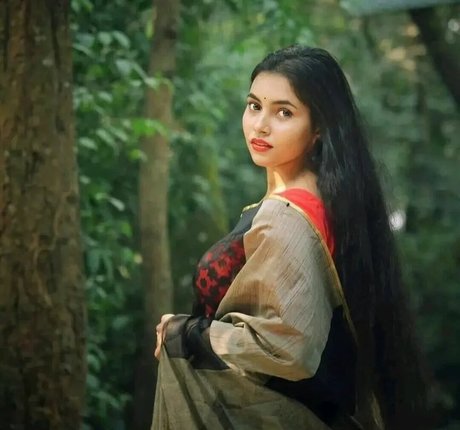 Arpa Roy pornographic model pic