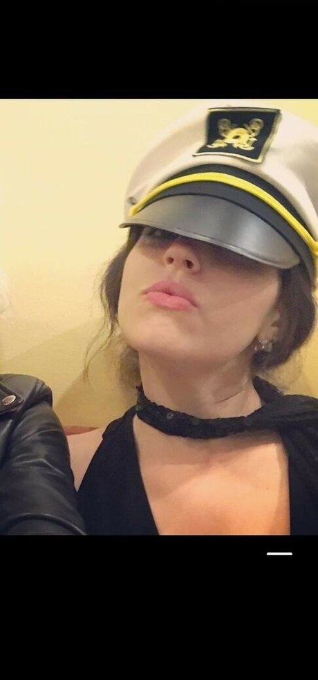 Emily Axford naked star images