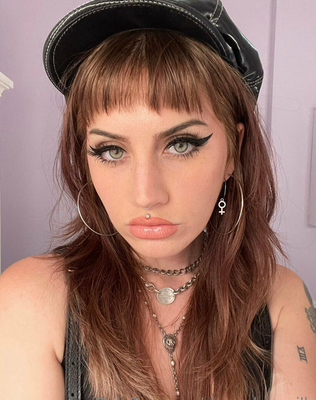 shamelessmilk adult model pictures