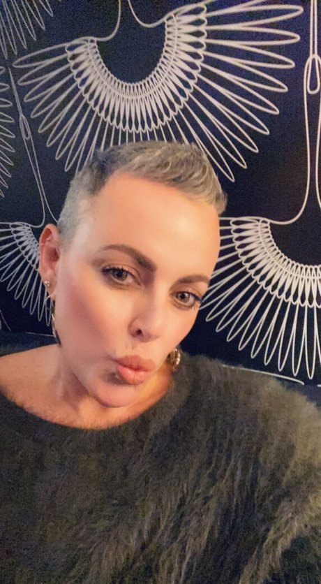 Madame Elise nude star pic