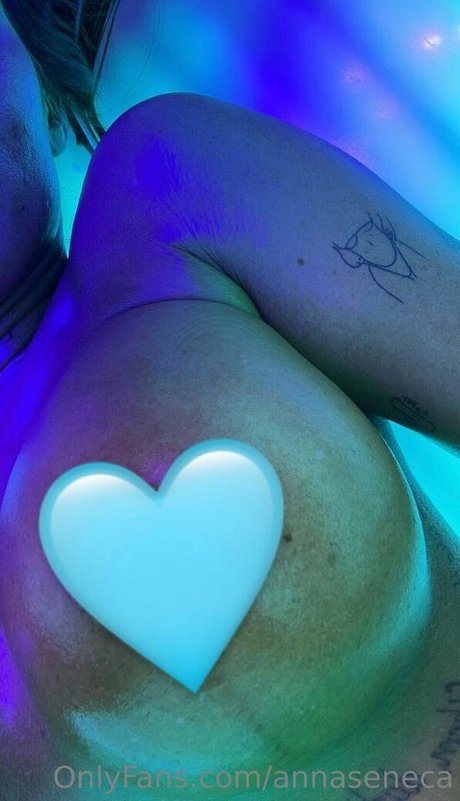 Anna Seneca naked pornstar image