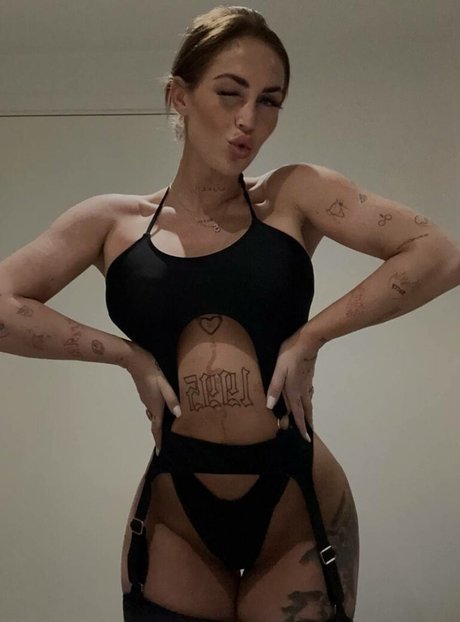 Anna Seneca exclusive star photo