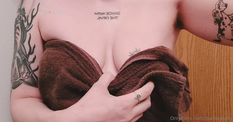 quinnpeaks hot star photos